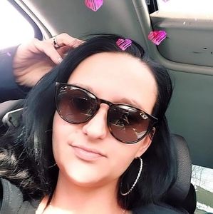 Meet your Posher, Sabrina